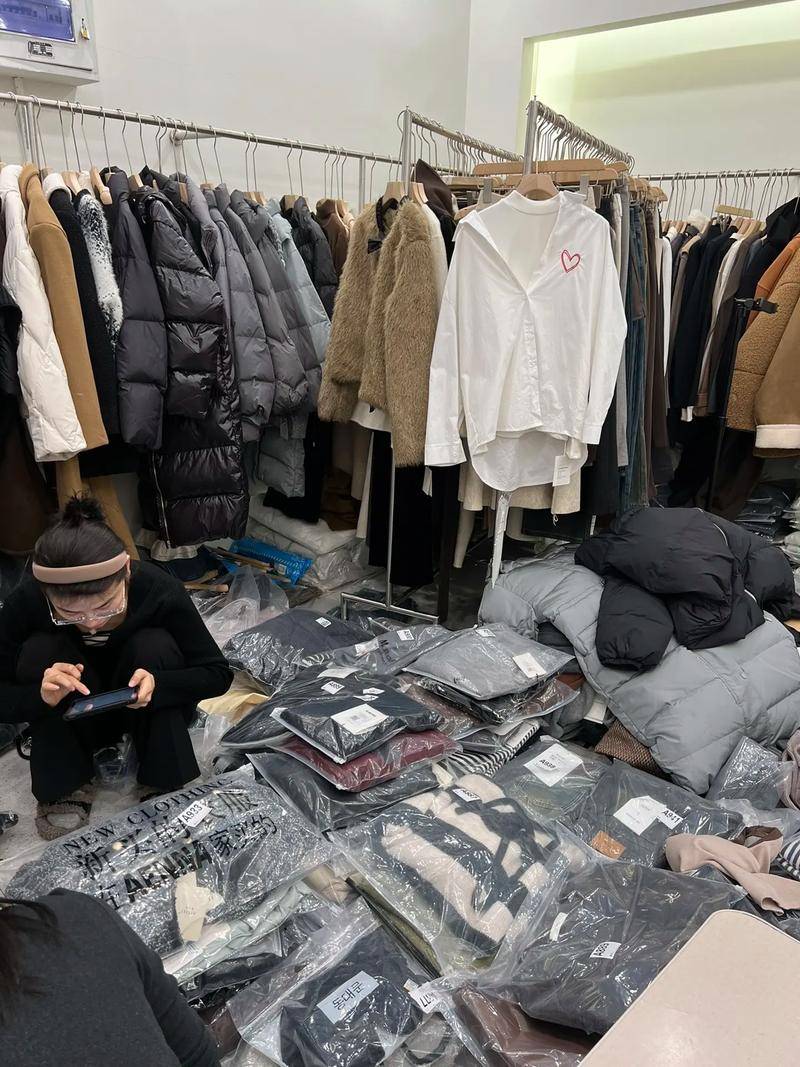 服裝尾貨批發(fā) 2025 最新排名:高銷量品牌 top5 榜單公布_客戶_星選_環(huán)